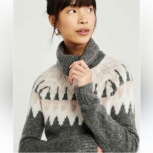 Abercrombie & Fitch Sweaters - Abercrombie and Fitch Gray and Cream Turtleneck Sweater. Size S